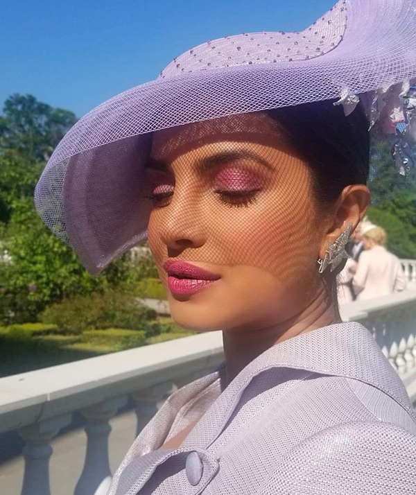 Vic cùng dàn khách mời nữ gây ấn tượng với lối trang điểm cổ điển tại hôn lễ hoàng gia